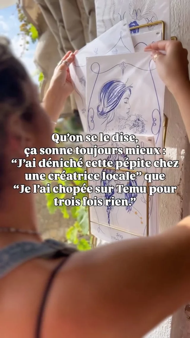 Acheter à une créatrice locale, 
ce n’est pas juste “acheter”. 
🌊
C’est :
- soutenir le commerce de proximité,
- choisir de dépenser son argent avec conscience,
- s’offrir une pièce unique, pleine d’histoire, d’âme,
- créer un lien, même invisible, avec celle qui l’a imaginée, dessinée, façonnée.

Bonus du grille pas ton bilan carbone. 

☀️ MERci. ☀️
À vous qui passez ici, qui likez, qui partagez, qui achetez parfois.
MERci de choisir l’authentique, le fait-main.
MERci de nourrir Boēm and Sea, et de faire circuler un peu plus d’amour, de bleu, et de poésie dans ce monde. 💙
Rendez-vous le 12 juillet de 18h à 23h Aux allées de la Liberté, à Cannes. @republiquedesartscannes et @villecannes 
.
.
.
#artisanatlocal #boemandsea #créationfrançaise #pièceunique #faitmainavecamour #slowlife #consommerautrement #illustrationpoétique #créatriceengagée #entrepreneusecreative #illustration #creation