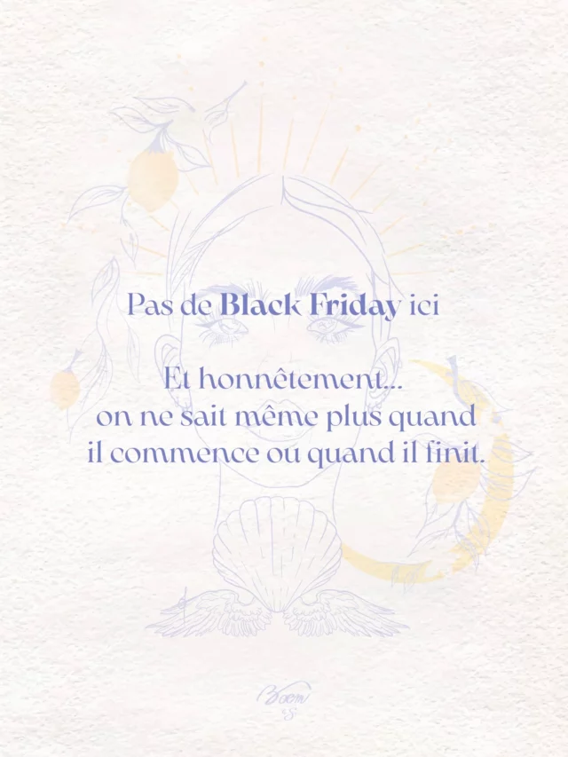 Pourquoi il n’y aura pas de Black Friday chez Boēm and Sea ?
Parce que mes créations ne sont pas faites pour être bradées. Elles sont uniques, inspirées de la Méditerranée, de la nature et du bleu qui m’accompagne. 
Je pratique déjà des prix justes et accessibles pour un travail artisanal, pensé avec soin et intention.

Et soyons honnêtes : aujourd’hui, on ne sait même plus quand commence ou finit le Black Friday. 
Entre les “pré-Black Friday”, les “Black Weeks” et les “extensions de promos”, cette période a perdu son sens… et parfois même sa sincérité.

Petit point culture ?
Le Black Friday trouve son origine aux États-Unis. 
Dans les années 1950–60, les commerçants utilisaient cette journée (juste après Thanksgiving) pour lancer officiellement les achats de Noël. Le terme “Black” viendrait du moment où les magasins passaient “dans le noir”, c’est-à-dire d’un bilan comptable déficitaire (rouge) à bénéficiaire (noir).
Avec le temps, l’événement s’est transformé en énorme opération commerciale mondiale — souvent déconnectée de son sens d’origine.

On se couchera moins couillon tient. 

Ici, je choisis la voie de la cohérence, du slowmade. 
MERci d’être là, de soutenir une petite créatrice.
🫶🏼
.
.
.
#boemandsea #artmediterraneen #blueart #slowmade #artisanatfrancais #createurfrancais #smallbusiness #artdujour #illustratricefrancaise #creativelife